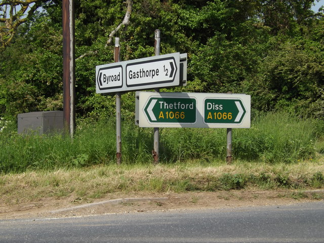 Roadsigns on the A1066 Thetford Road