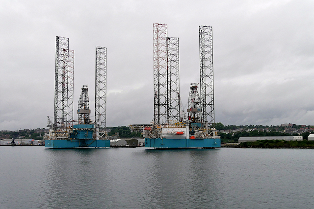 Dundee Docks, Drilling Rigs at Prince Charles Wharf