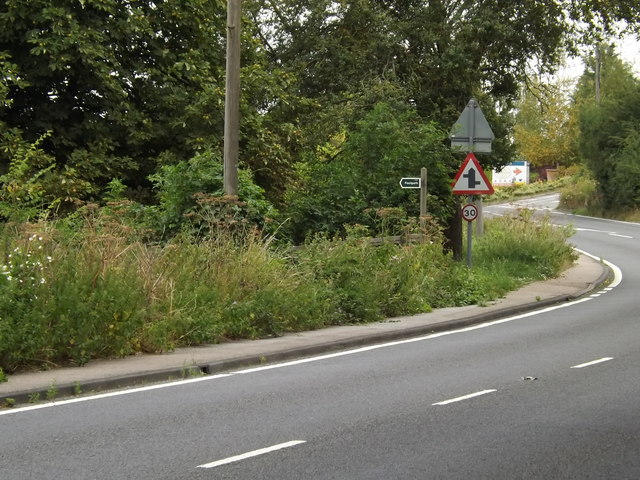 A143 Diss Road & the footpath to Bobby Hill