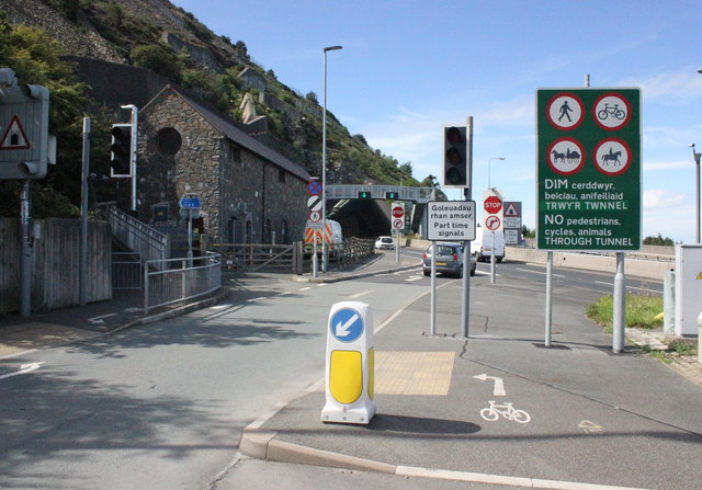 Part time signals, High Street, Penmaenmawr