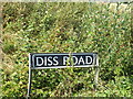 TM1188 : Diss Road sign by Geographer