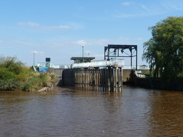 Lock with radial gates, Barmby Tidal Barrage