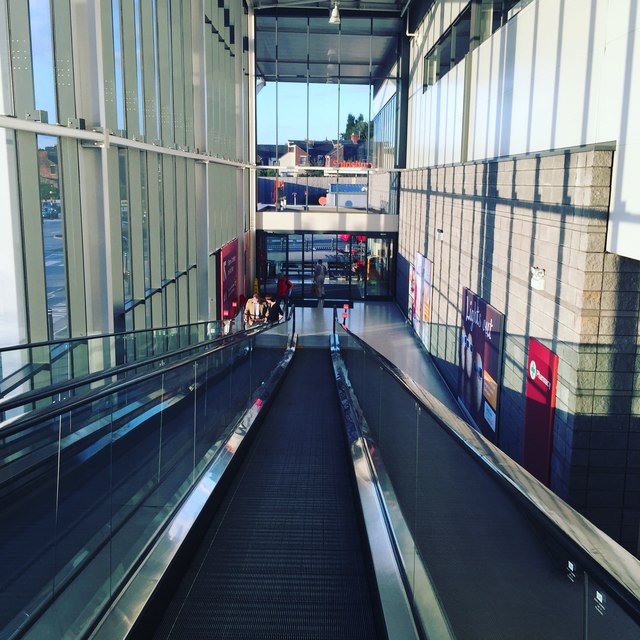 Newcastle-under-Lyme: Sainsbury's travelator