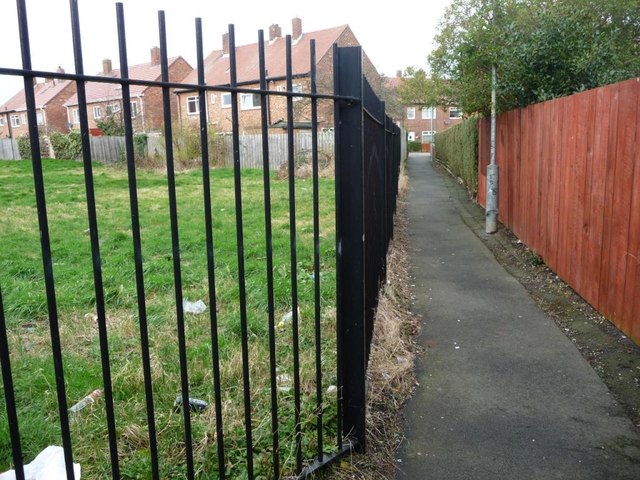 Public footpath from Fenton Avenue to Bywell Avenue [2]