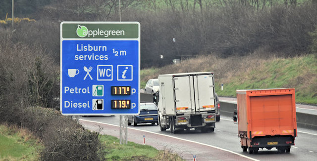 M1 Lisburn services sign (March 2017)