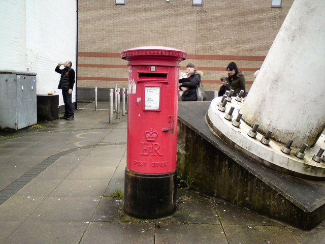 E II R Postbox (BL1 141)