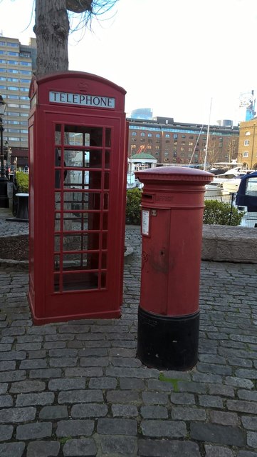 K6 telephone box and VR postbox, St. Katharine Docks, East Smithfield