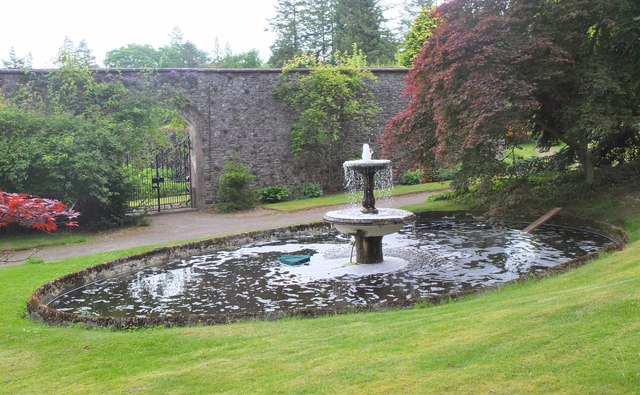 Pond and fountain, Kailzie Gardens