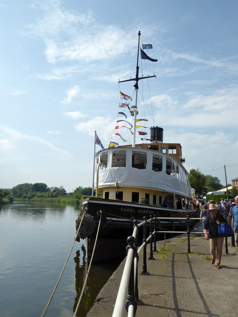 After the  cruise - Acton Bridge