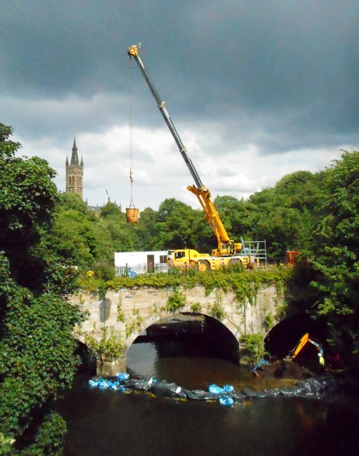 Mobile crane on the Snow Bridge, Kelvingrove