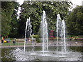 SP3165 : Fountain in Jephson Gardens by Stephen Craven