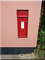 TL9226 : Foxes Corner Edward VII Postbox by Geographer