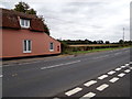 TL9226 : Foxes Corner Edward VII Postbox by Geographer