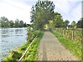 SU8485 : Marlow, Thames Path by Mike Faherty