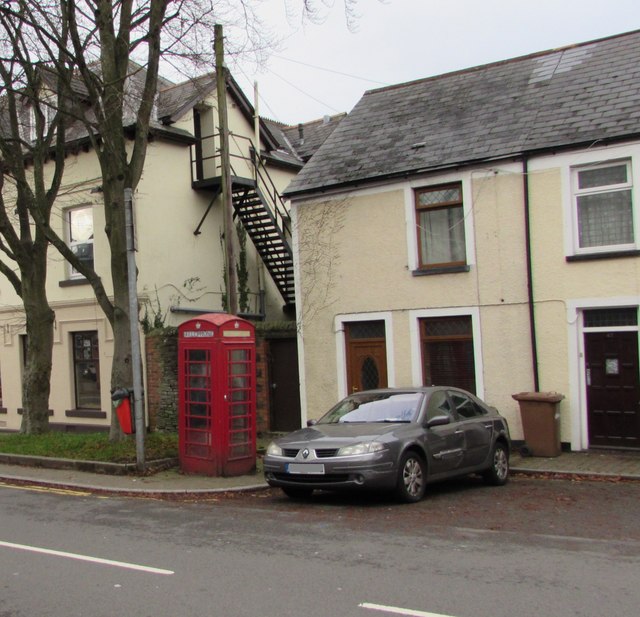 Red phonebox, Bedwlwyn Road, Ystrad Mynach