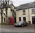 ST1494 : Red phonebox, Bedwlwyn Road, Ystrad Mynach by Jaggery