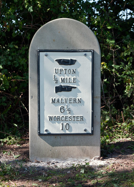 Replacement Milestone, B4211, North of Upton upon Severn