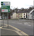 SM9515 : Haverfordwest railway station direction sign by Jaggery