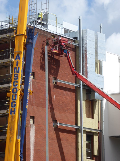 Worcestershire Royal Hospital - erecting steel work