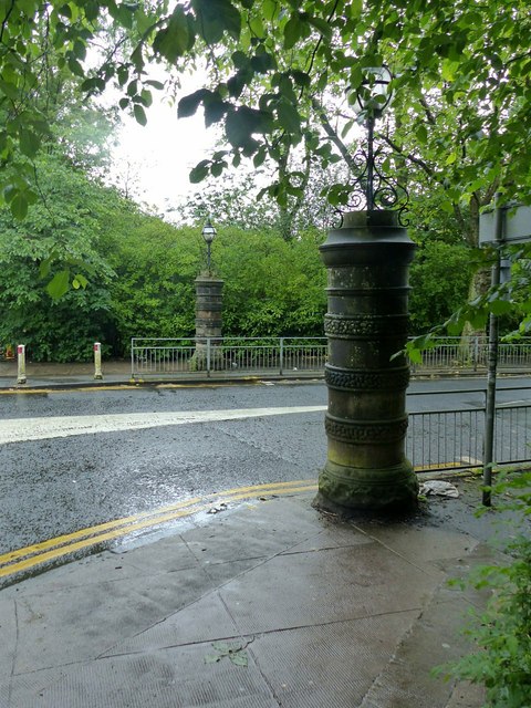 Gate piers at the north end of Kelvin Way