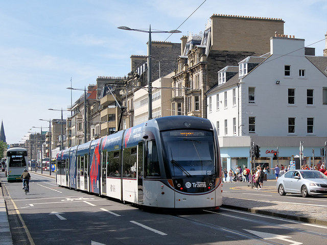 Edinburgh : Tram on Princes Street