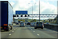 TQ5692 : Clockwise M25, Sign Gantry at Junction 29 by David Dixon