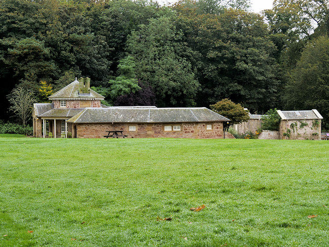 Culzean Castle Country Park, Swan Cottage and Aviary