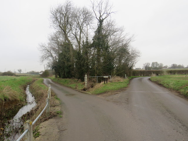 Road junction and ford near Manuden