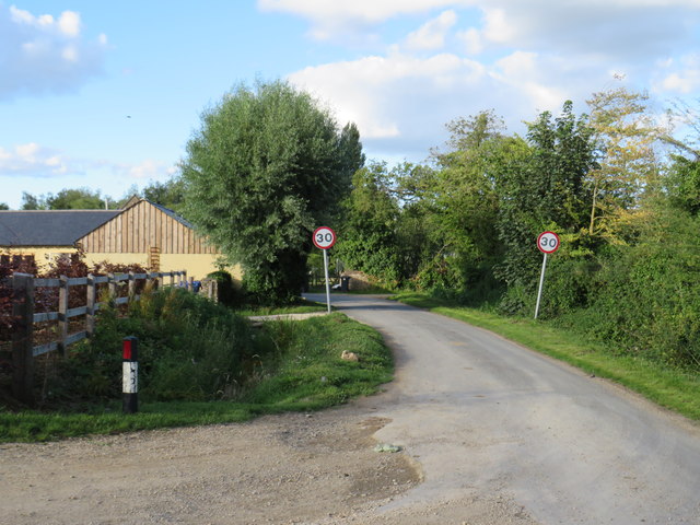 Country lane near Cerney Wick