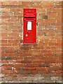 SK6951 : Halloughton postbox, ref:NG25 95 by Alan Murray-Rust