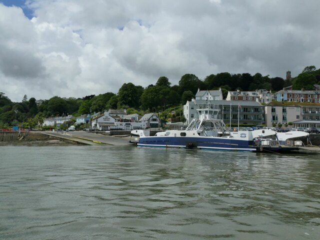 Dartmouth Higher Ferry about to unload at the western landing