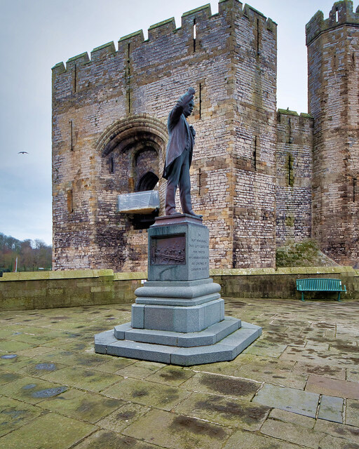 Statue of David Lloyd George overlooking Caernarfon Castle