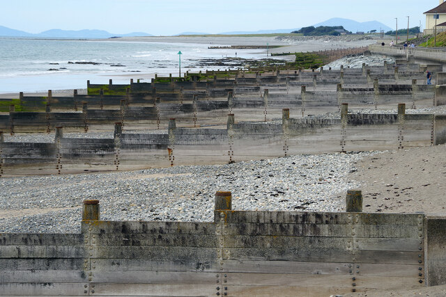 Groynes at Tywyn