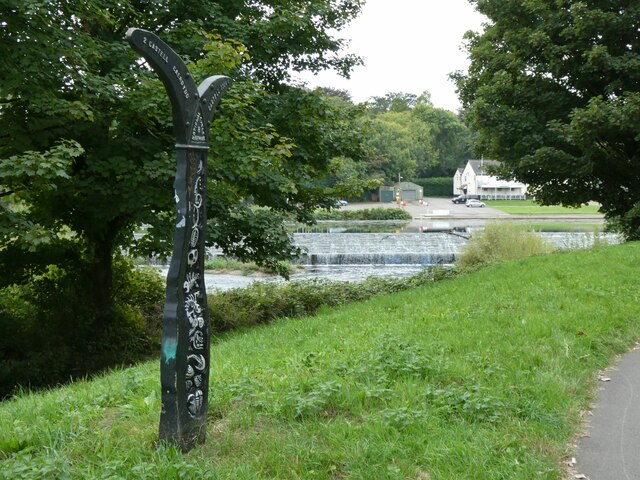 Sustrans milepost beside River Taff and Taff Trail