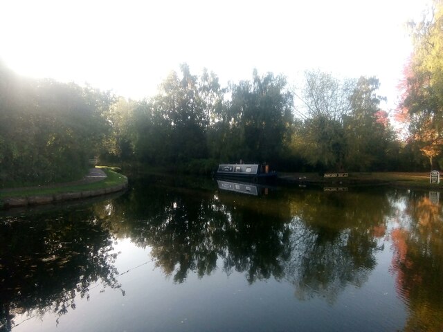 Fradley Junction: looking across to the start of the Coventry Canal