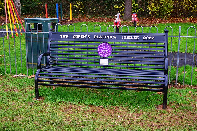 Tower Road Play Area - Platinum Jubilee 2022 seat, Hereford