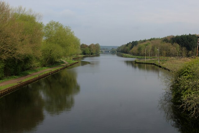 North West up the Aire and Calder Navigation from Fleet Bridge