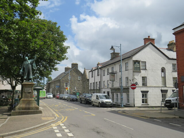 Y Stryd Fawr (High Street), Bala