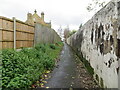 SE2526 : 'Ginnel' linking Oak Road and Pawson Street to Wakefield Road (A650) by Peter Wood