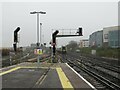 SU4518 : Signals at Eastleigh station by Malc McDonald