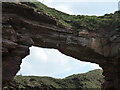 NT7673 : Coastal East Lothian : Vertical crack in Thorntonloch natural arch by Richard West