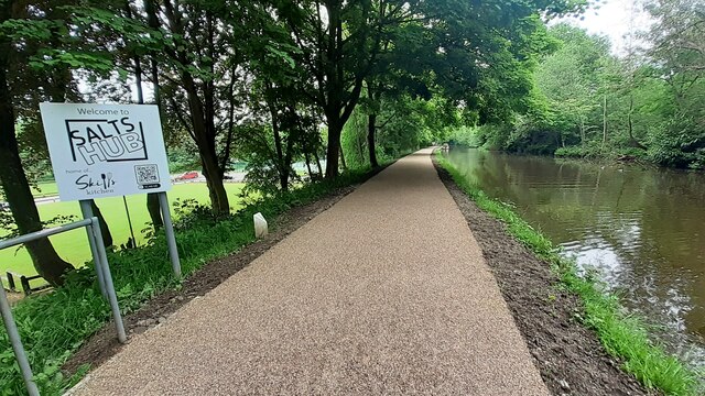 Leeds & Liverpool Canal passing steps to Salts Hub