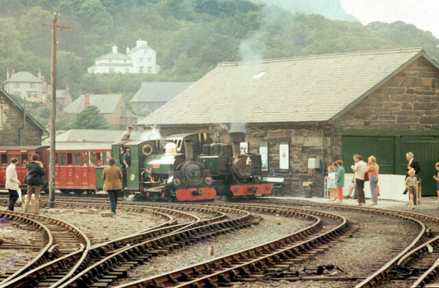 Blanche & Mountaineer wait at Harbour Station, Porthmadog