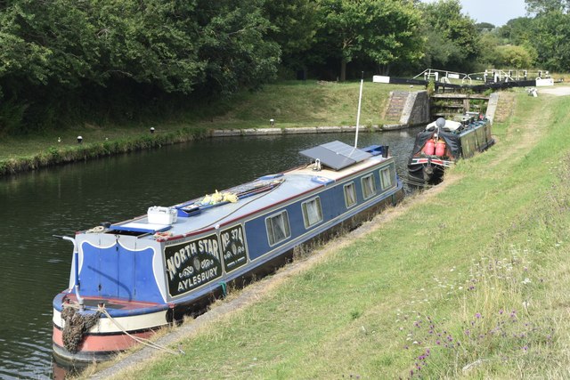 Narrowboats below Lock No. 40