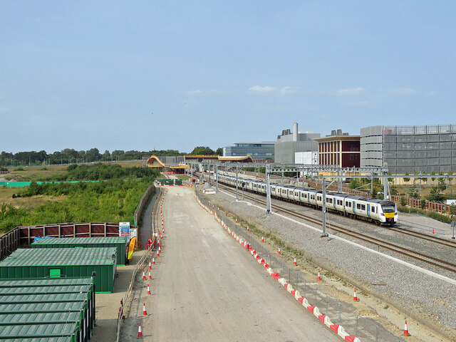 A Thameslink train and the Cambridge South building site