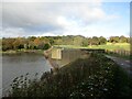 SE2812 : Weir  and  dam  at  the  end  of  Lower  Lake by Martin Dawes