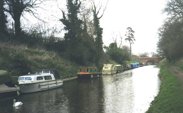 Boats tied up near Pewsey Wharf