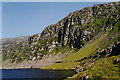 SH6423 : Crags south of Llyn Bodlyn by Nigel Brown