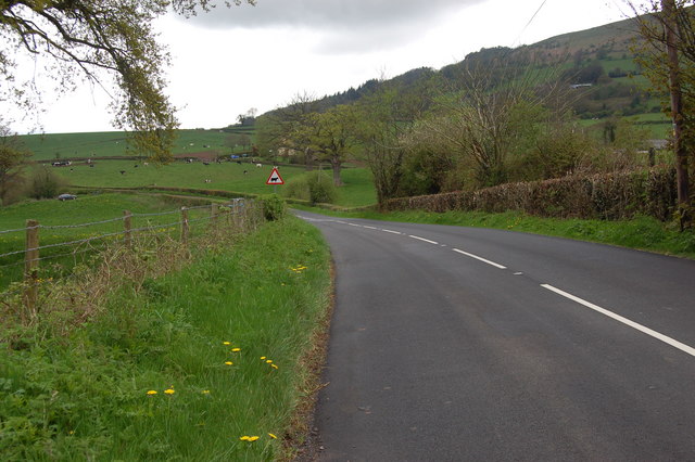 Going west along the B4521 at Llanddewi Skirrid