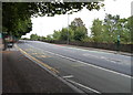 ST3086 : Bus shelter and bus stop, Cardiff Road, Newport by Jaggery